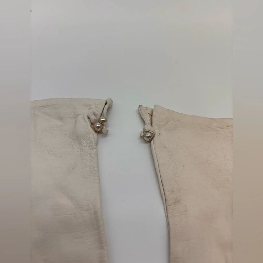 Vintage RICHARD Y TAYLOR White Kid Leather Gloves – 100% Silk Lined Pearl Button